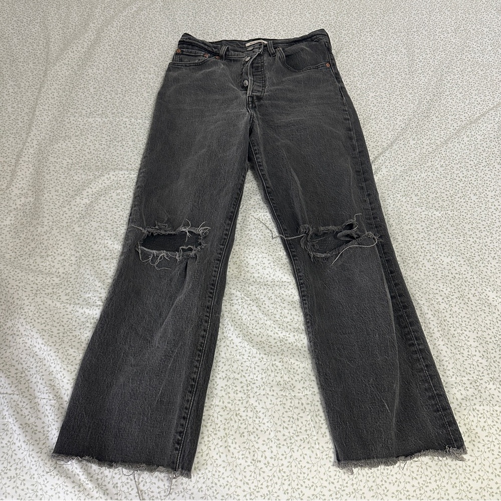 Levi’s Ribcage Straight Jeans | Black Distressed | Size 28 | Excellent Condition